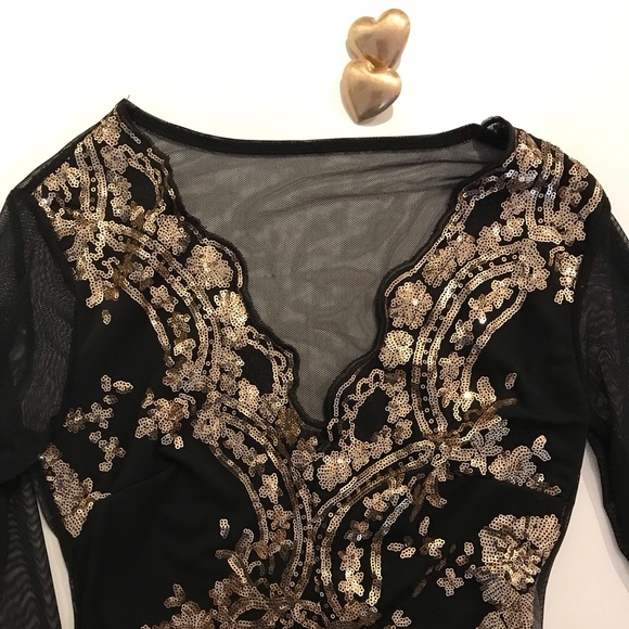 Gorgeous gold & black bodysuit - mesh and sparks ✨ - Picture 3 of 6